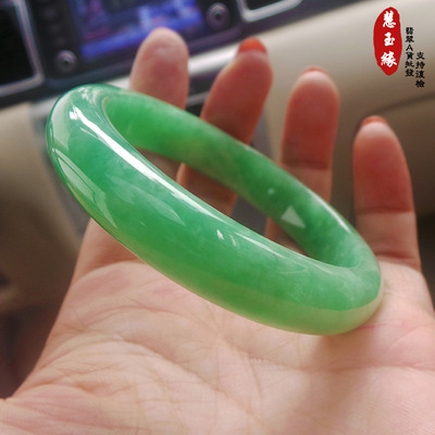 纯天然翡翠A货阳绿手镯 冰糯种满绿玉镯的雅致之美